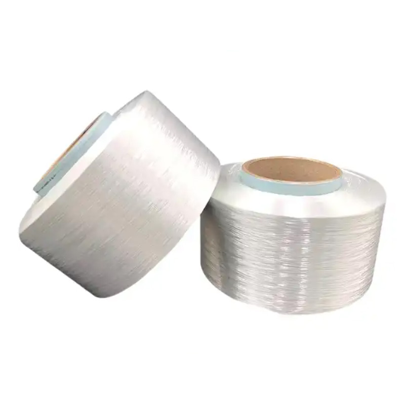 Дали има значителни разлики во компатибилноста на топлотопеното предиво со различни точки на топење кога се комбинираат со различни ткаенини, како што се волна и памук?